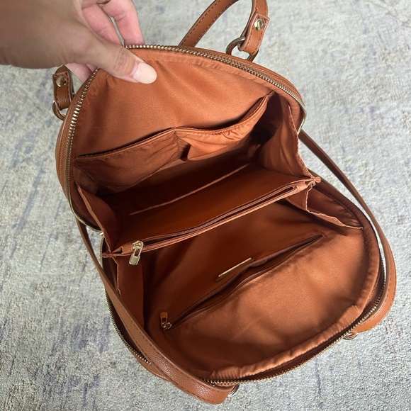 Crossbody x Backpack Convertible Bag - Picture 3 of 6